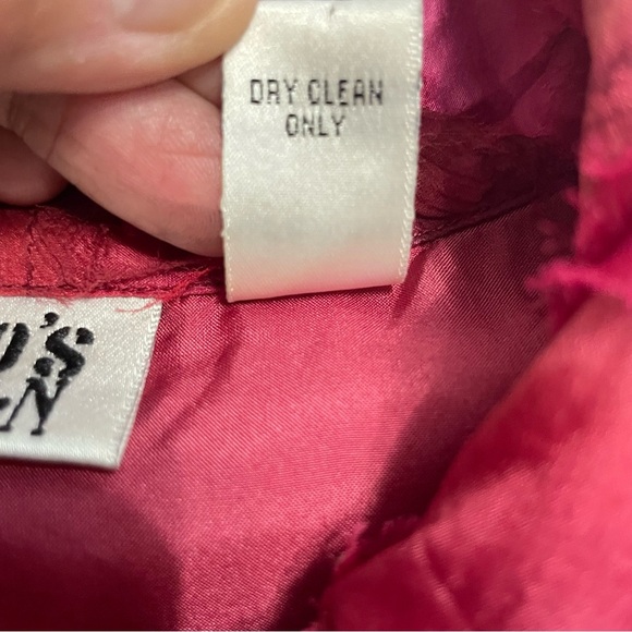 RARE Chico’s Design Textured 100% Silk Button Front Blouse Pink Red Size 2 (M/L) - Picture 11 of 16